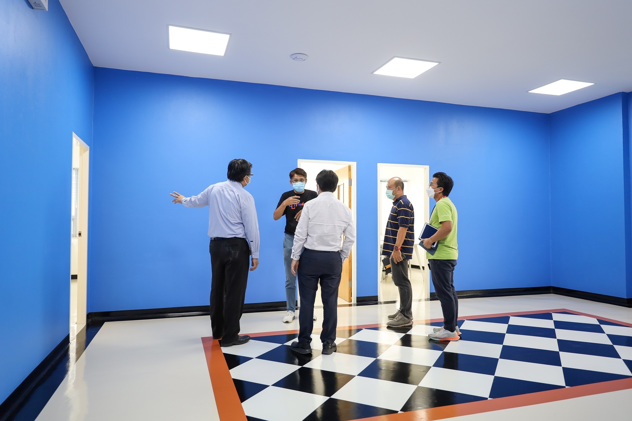 ลงตรวจงานปรับปรุงห้องเรียน IT – BUILD KMITL